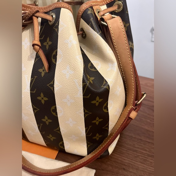 Louis Vuitton Petit Rayures Noe! Rare bag made only in 2011! Authentic SOLD - Picture 4 of 16